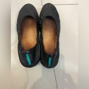 Tieks Classic Black
Pre-loved Condition. Size 9